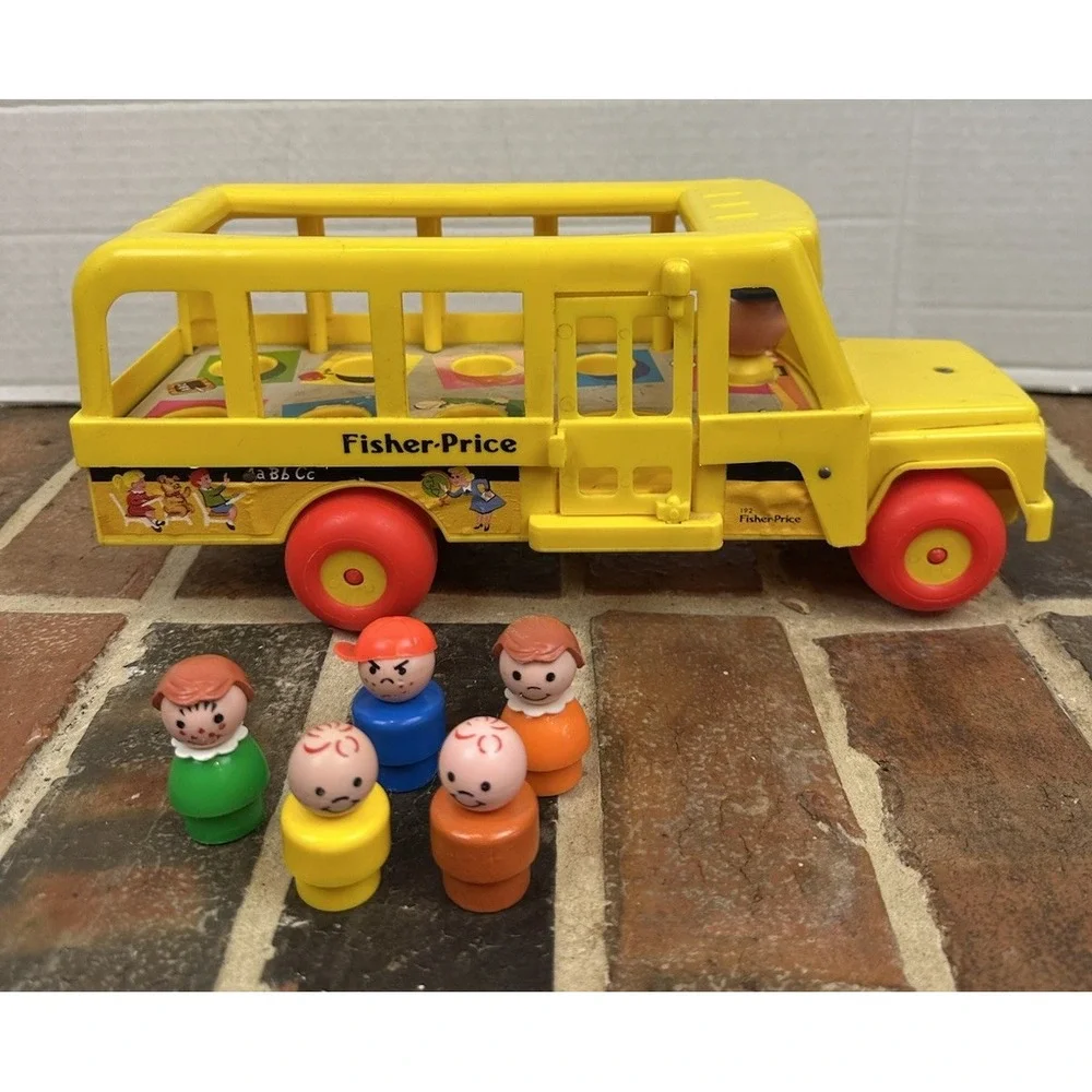 Vintage Fisher-Price Little People Yellow School Bus #192 1984 With 5 People
